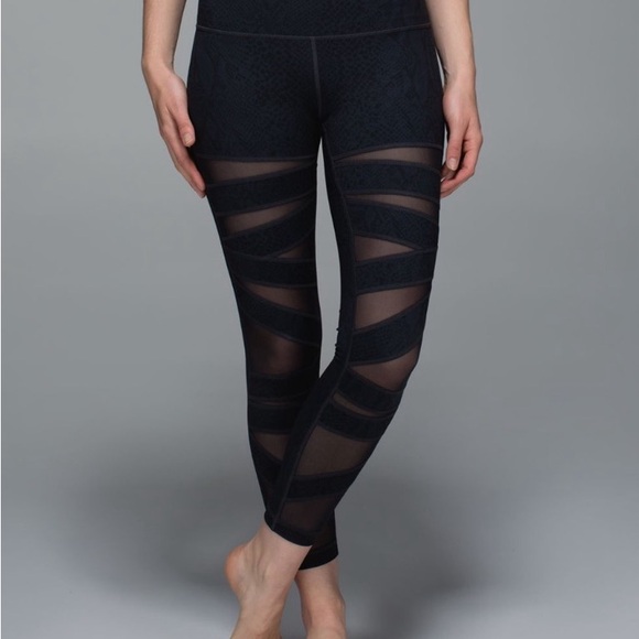 Lululemon high rise tech mesh leggings size 4 black gummy logo - Picture 7 of 7